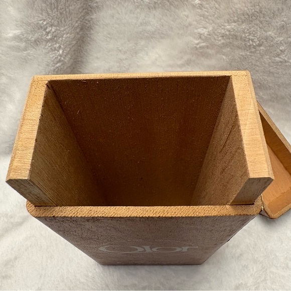 Olor Cigar Box Wood 7.5” Tall, Removable Lid Great Condition Label Intact - Picture 4 of 8
